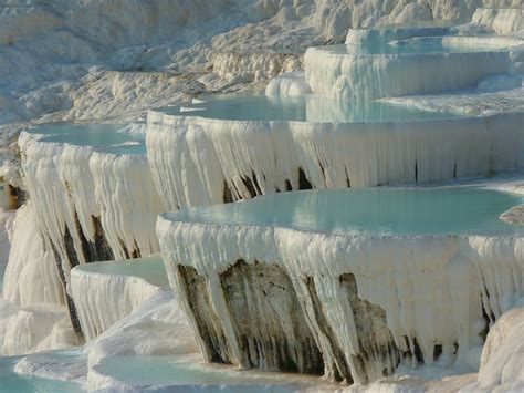 Pamukkale’de Termal Sular ve Tarihi Kalıntılar Pamukkale’de Termal Sular ve Tarihi Kalıntılar