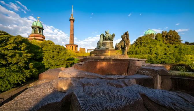 Duvarların Ötesinde Bir Tarih: Berlin’de Gezilecek Tarihi Yerler Duvarların Ötesinde Bir Tarih: Berlin’de Gezilecek Tarihi Yerler