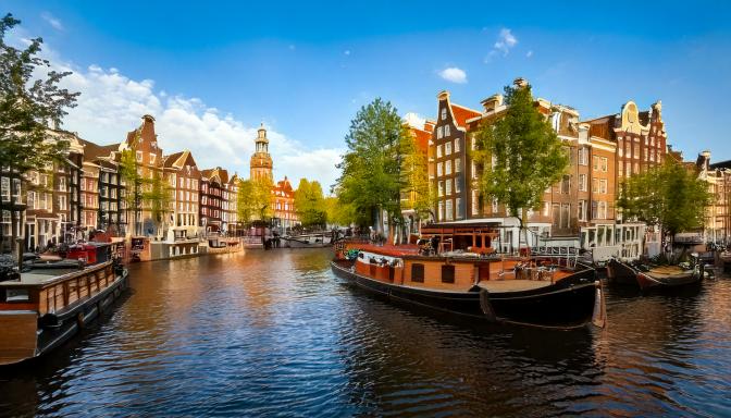 Kanal Boyunca Tarihi Keşif: Amsterdam’da Gezilecek Tarihi Yerler Kanal Boyunca Tarihi Keşif: Amsterdam’da Gezilecek Tarihi Yerler